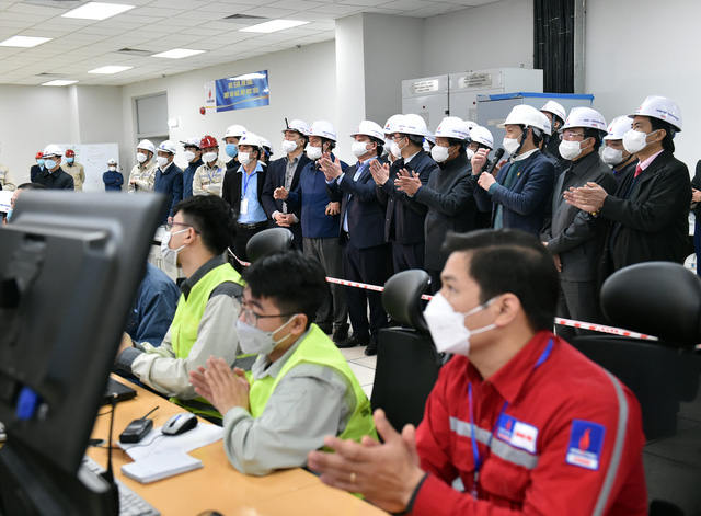 Phó Thủ tướng kiểm tra đốt lửa lần đầu Nhiệt điện Thái Bình 2 - Ảnh 5. Phó Thủ tướng kiểm tra đốt lửa lần đầu Nhiệt điện Thái Bình 2 - Ảnh 5.