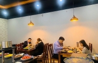 Mùa dịch: Nhà hàng thua lỗ, dịch vụ trông trẻ, giao hàng lại kiếm đậm