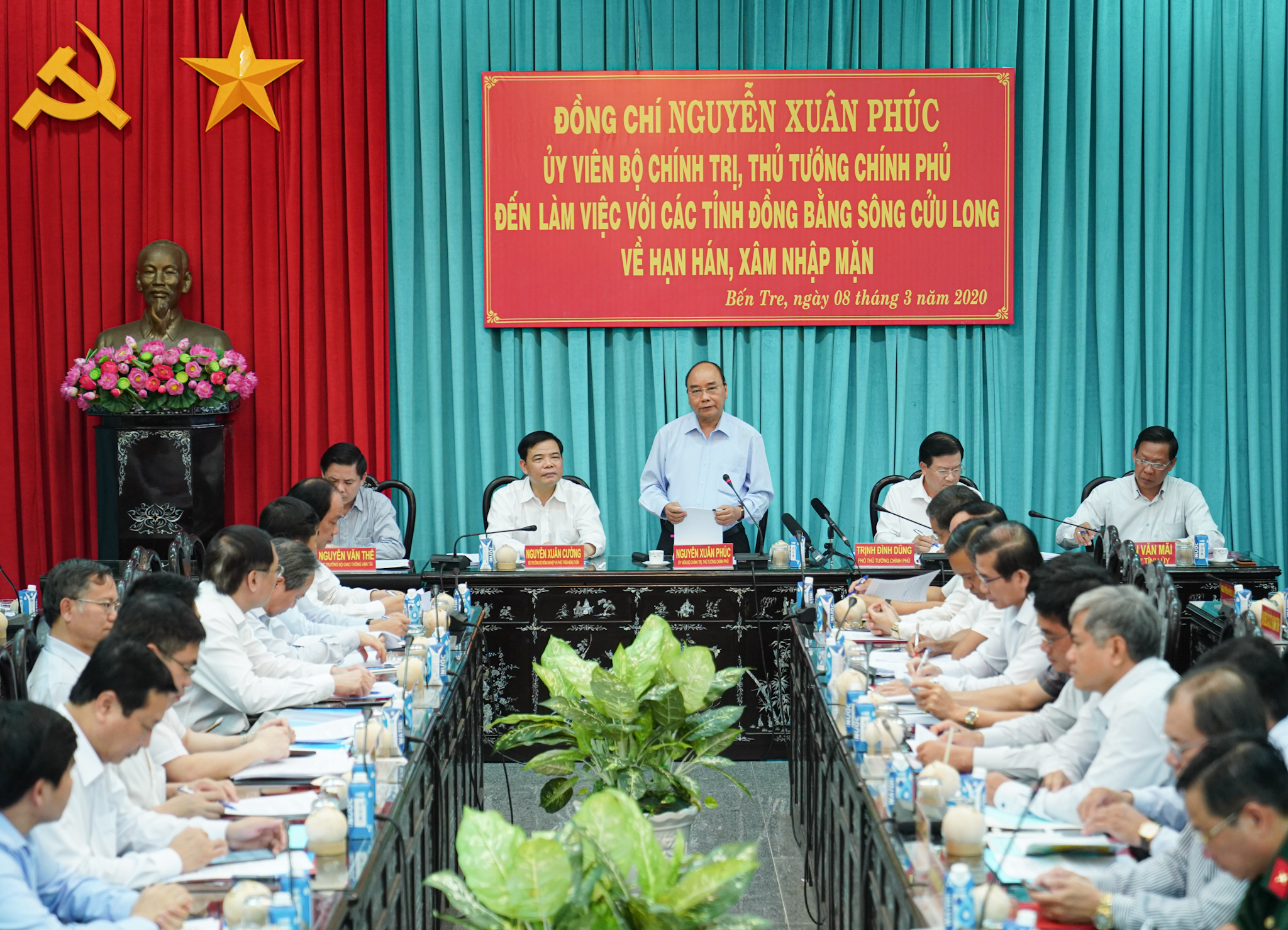 thu tuong vaccine co san cua viet nam la tinh than kien cuong vuot kho