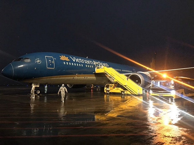 Sân bay Vân Đồn đón 3 chuyến bay chở công dân Việt từ châu Âu trở về san bay van don don 3 chuyen bay dau tien cho cong dan viet tu chau au ve