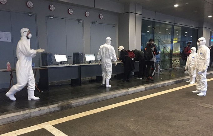 Sân bay Vân Đồn đón 3 chuyến bay chở công dân Việt từ châu Âu trở về san bay van don don 3 chuyen bay dau tien cho cong dan viet tu chau au ve