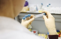 Phòng, chống dịch Covid-19: Sớm nghiên cứu sản xuất robot, vắc - xin