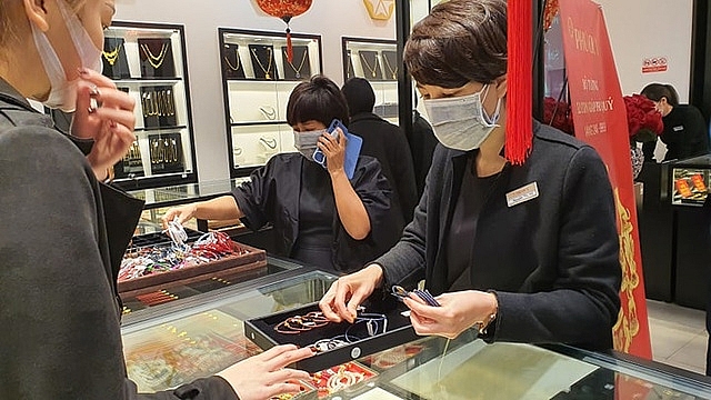 Giá vàng sụt giảm, "ngó lơ" mức dự báo 3.000 USD/ounce gia vang sut giam ngo lo muc du bao 3000 usdounce