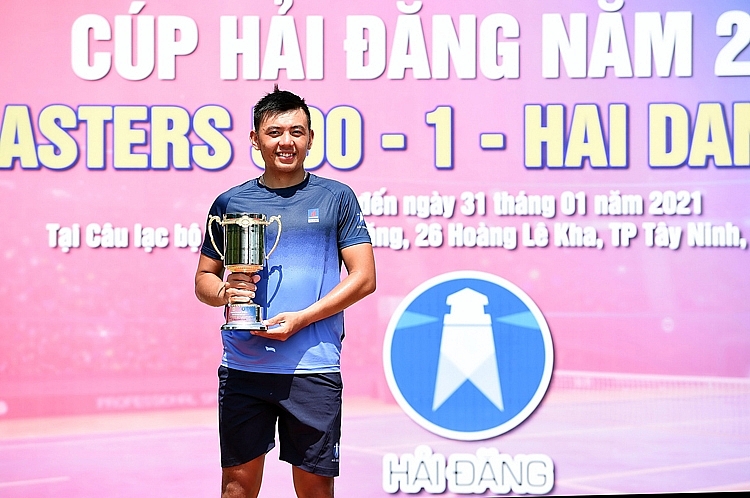 Lý Hoàng Nam nhận Cup vô địch Giải Hải Đăng – 2021 Lý Hoàng Nam nhận Cup vô địch Giải Hải Đăng – 2021