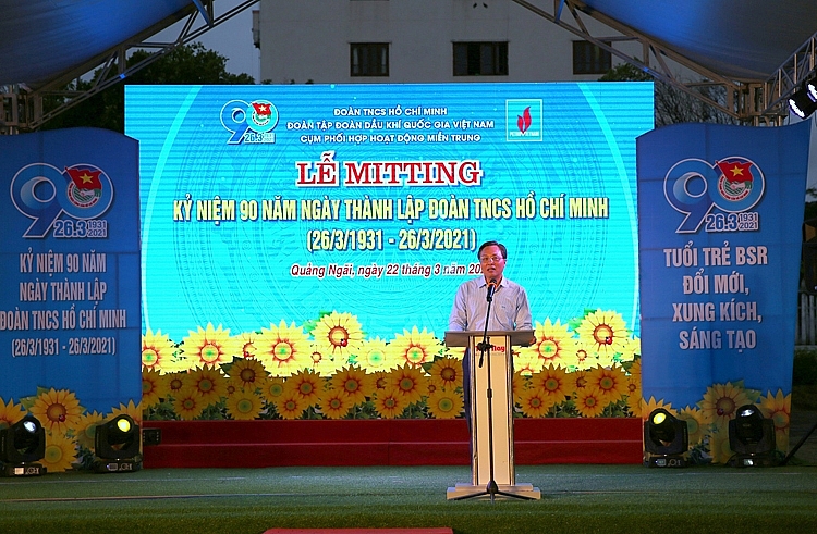 Tổng Giám đốc BSR Bùi Minh Tiến phát biểu với thanh niên Dầu khí cụm miền Trung Tổng Giám đốc BSR Bùi Minh Tiến phát biểu với thanh niên Dầu khí cụm miền Trung