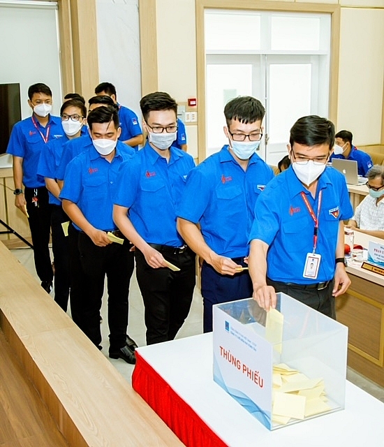 Đoàn viên thực hiện quyền bầu cử lựa cho BCH Đoàn cơ sở Đoàn viên thực hiện quyền bầu cử lựa cho BCH Đoàn cơ sở