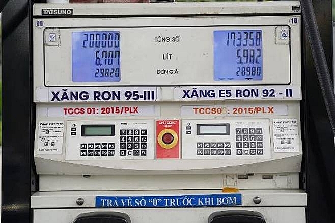 Giá xăng tăng cao kỷ lục những ngày gần đây đang gây áp lực lớn lên người dùng xe động cơ đốt trong truyền thống. Giá xăng tăng cao kỷ lục những ngày gần đây đang gây áp lực lớn lên người dùng xe động cơ đốt trong truyền thống.