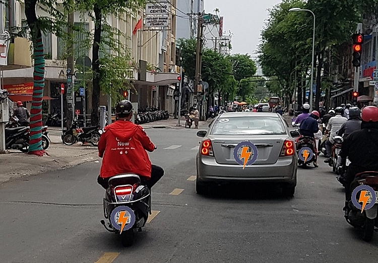 Một chiếc VinFast Klara được tài xế công nghệ sử dụng