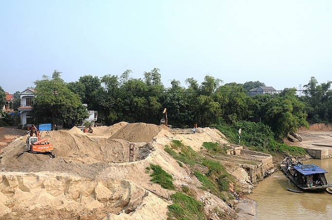 Siết chặt khai thác cát, sỏi lòng sông siet chat khai thac cat soi long song