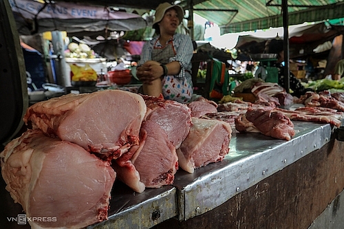 thit lon tang gia tro lai
