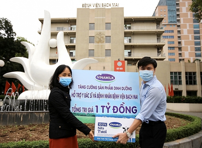 Vinamilk hỗ trợ sản phẩm dinh dưỡng cho y bác sĩ, bệnh nhân tại Bệnh viện Bạch Mai vinamilk ho tro san pham dinh duong cho y bac si benh nhan tai benh vien bach mai