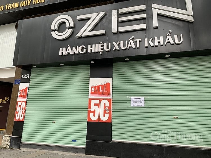 thi truong thoi trang day manh ban online va giam gia