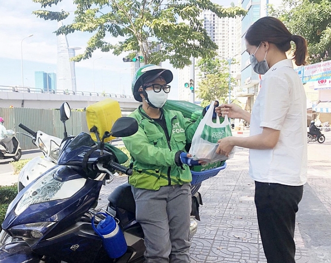 gan ket thuong mai dien tu va truyen thong