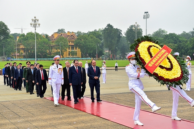 lanh dao dang nha nuoc vao lang vieng chu tich ho chi minh 136752