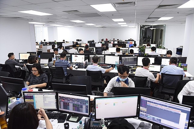 Tính tới cuối tháng 3/2022, số tài khoản nhà đầu tư chứng khoán đạt gần 5 triệu tài khoản, tương đương với 5% dân số Việt Nam Tính tới cuối tháng 3/2022, số tài khoản nhà đầu tư chứng khoán đạt gần 5 triệu tài khoản, tương đương với 5% dân số Việt Nam