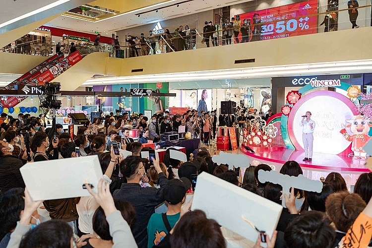 Sự kiện âm nhạc có sự tham gia của các ca sĩ nổi tiếng tại Vincom luôn thu hút rất đông người hâm mộ