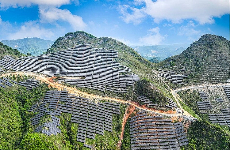 Một công trình điện mặt trời ở trấn Giang Thành, huyện Điền Đông, TP Bách Sắc (Quảng Tây, Trung Quốc). Nguồn: CRI