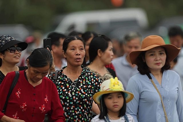 Hàng vạn người đổ về chùa Tam Chúc dự Đại lễ Phật đản Vesak 2019 hang van nguoi do ve chua tam chuc du dai le phat dan vesak 2019