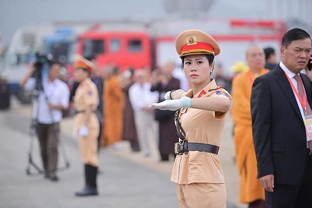 Hàng vạn người đổ về chùa Tam Chúc dự Đại lễ Phật đản Vesak 2019 hang van nguoi do ve chua tam chuc du dai le phat dan vesak 2019