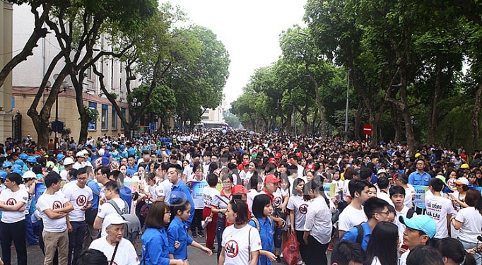 gan 10000 nguoi di bo keu goi hanh dong da uong ruou bia khong lai xe