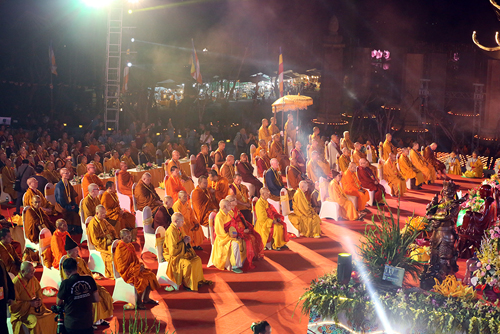 Đại lễ Hoa đăng cầu nguyện cho hòa bình thế giới dai le hoa dang cau nguyen cho hoa binh the gioi