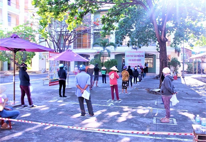 PC Khánh Hòa chung tay góp vào cây ATM gạo pc khanh hoa chung tay gop vao cay atm gao