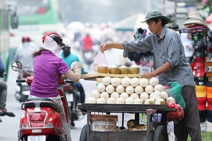 Hốt bạc nhờ bán nước dừa giải khát trong ngày nắng nóng hot bac nho ban nuoc dua giai khat trong ngay nang nong