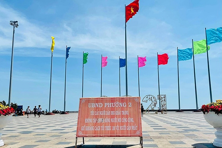 Biển báo nhắc nhở người dân được UBND phường 2 đặt từ trước đó