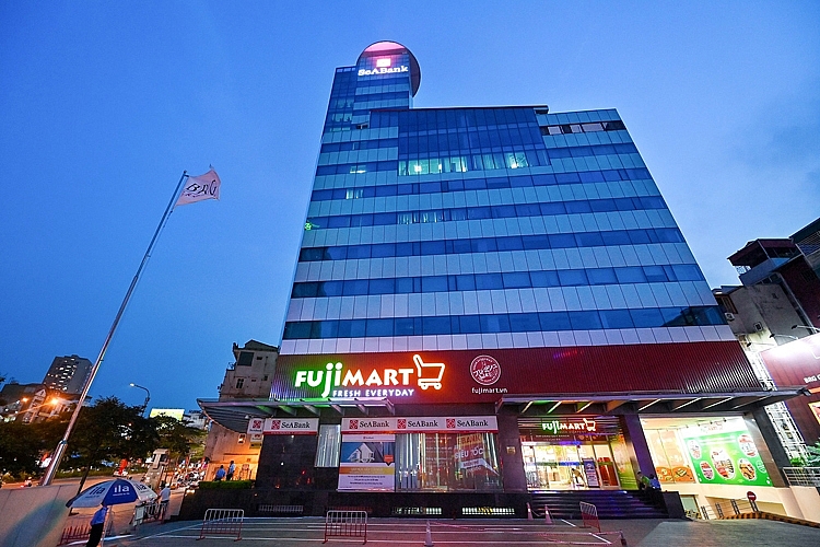 Hình ảnh bên ngoài siêu thị FujiMart thứ 3 tại 324 Tây Sơn Hình ảnh bên ngoài siêu thị FujiMart thứ 3 tại 324 Tây Sơn