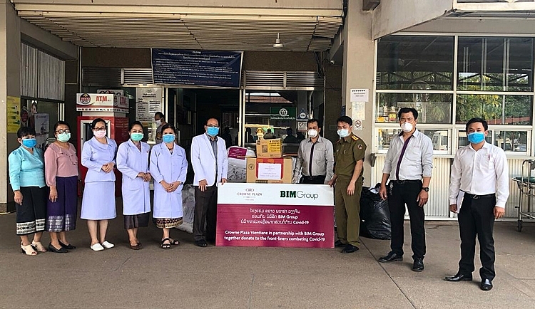Đại diện BIM Group trao quà ủng hộ nước bạn Lào chống dịch Covid-19 năm 2020 Đại diện BIM Group trao quà ủng hộ nước bạn Lào chống dịch Covid-19 năm 2020