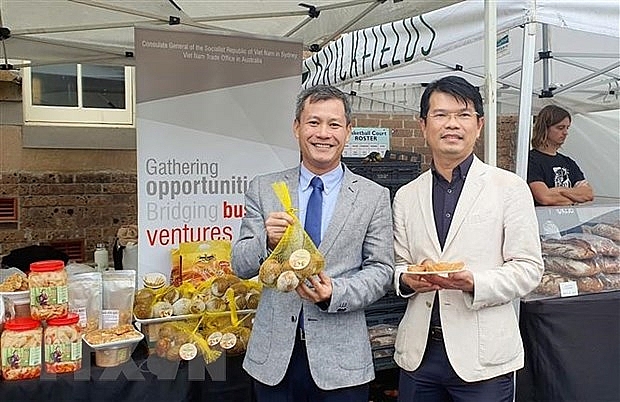 Ông Nguyễn Đăng Thắng, Tổng lãnh sự quán Việt Nam tại bang New South Wales, Queensland và Nam Australia và ông Nguyễn Phú Hòa, Trưởng Cơ quan Thương vụ Việt Nam tại Australia tại sự kiện quảng bá, giới thiệu hàng nông sản Việt Nam ở Australia Ông Nguyễn Đăng Thắng, Tổng lãnh sự quán Việt Nam tại bang New South Wales, Queensland và Nam Australia và ông Nguyễn Phú Hòa, Trưởng Cơ quan Thương vụ Việt Nam tại Australia tại sự kiện quảng bá, giới thiệu hàng nông sản Việt Nam ở Australia