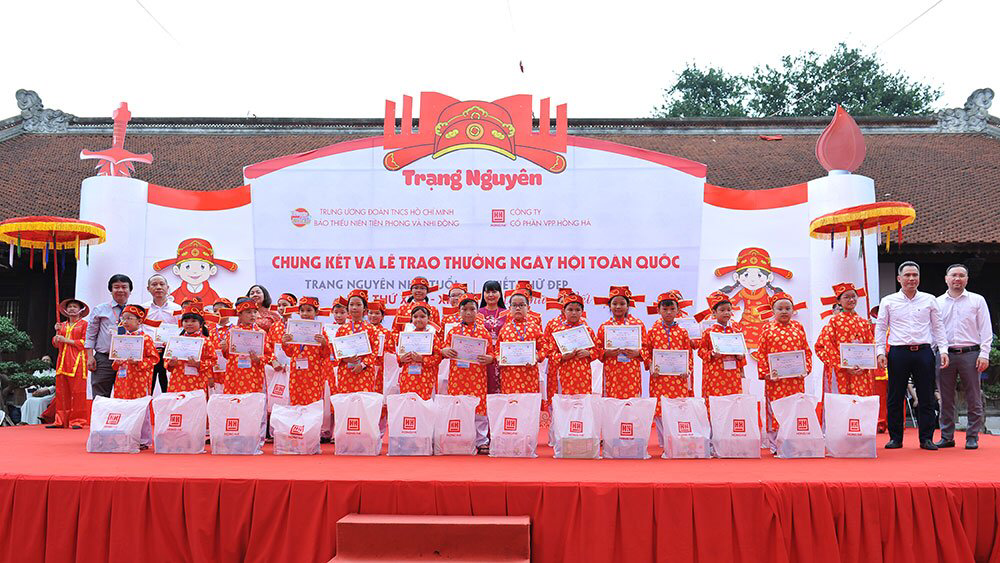 Trao thưởng cho các Trạng nguyên nhỏ tuổi mùa thi lần thứ 18 - 19