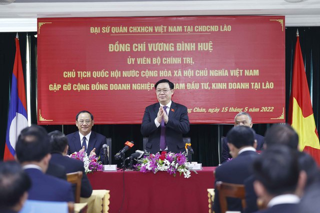 Chủ tịch Quốc hội gặp mặt kiều bào, cộng đồng doanh nghiệp Việt Nam tại Lào - Ảnh 2. Chủ tịch Quốc hội gặp mặt kiều bào, cộng đồng doanh nghiệp Việt Nam tại Lào - Ảnh 2.