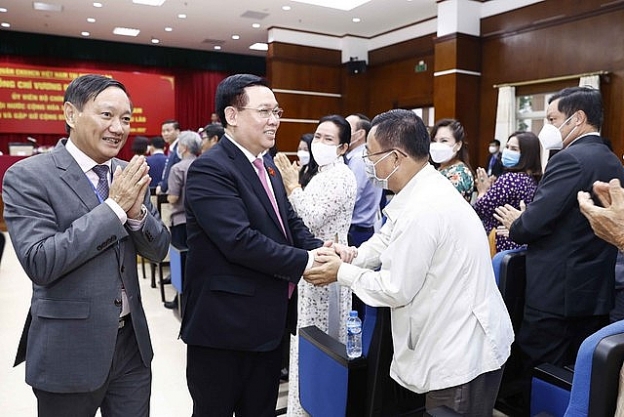 Chủ tịch Quốc hội Vương Đình Huệ cùng Đoàn đại biểu cấp cao Quốc hội Việt Nam thăm Đại sứ quán và gặp gỡ cộng đồng người Việt Nam tại Lào Chủ tịch Quốc hội Vương Đình Huệ cùng Đoàn đại biểu cấp cao Quốc hội Việt Nam thăm Đại sứ quán và gặp gỡ cộng đồng người Việt Nam tại Lào