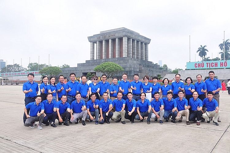 Đoàn cán bộ đảng KĐN viếng lăng Bác Hồ Đoàn cán bộ đảng KĐN viếng lăng Bác Hồ