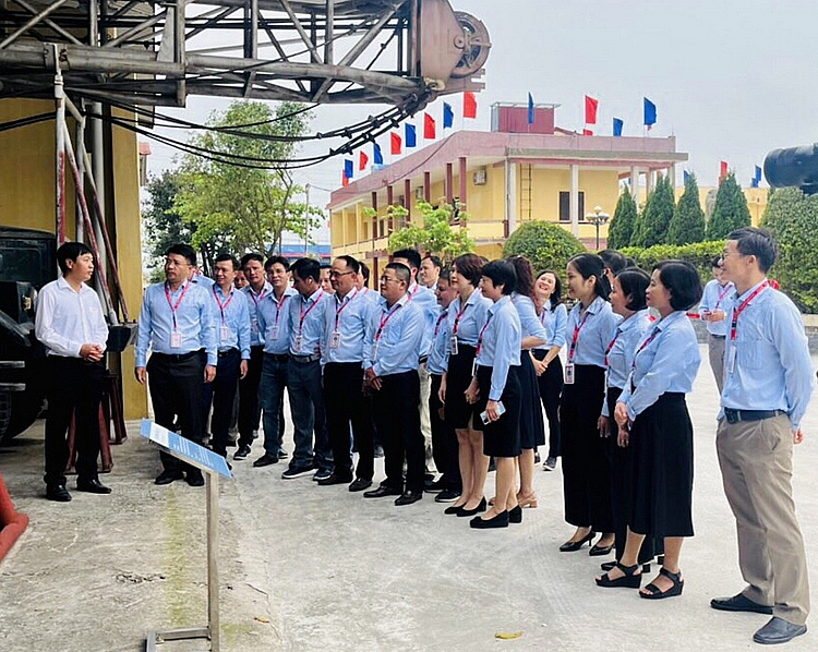 Thăm “Khu lưu niệm công trình khai thác dầu khí đầu tiên tại Việt Nam” - tỉnh Thái Bình Thăm “Khu lưu niệm công trình khai thác dầu khí đầu tiên tại Việt Nam” - tỉnh Thái Bình