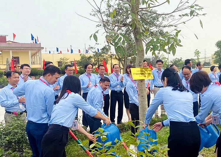 Đảng bộ KĐN trồng cây tại Khu lưu niệm Đảng bộ KĐN trồng cây tại Khu lưu niệm