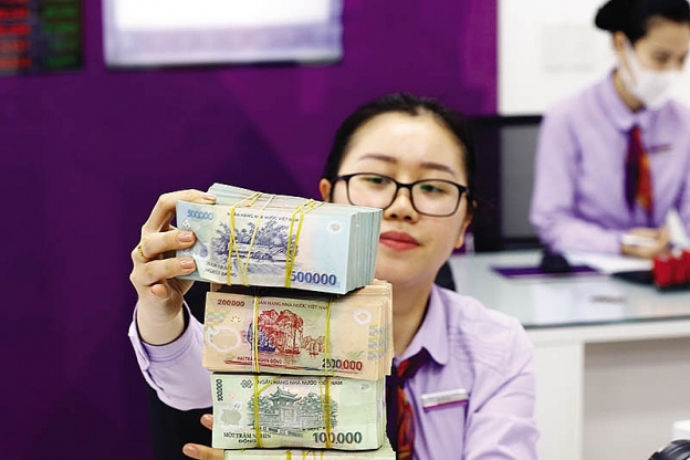 Việc siết chặt dòng tiền đổ vào bất động sản và trái phiếu doanh nghiệp có thể sẽ ảnh hưởng đến thu nhập của ngân hàng Việc siết chặt dòng tiền đổ vào bất động sản và trái phiếu doanh nghiệp có thể sẽ ảnh hưởng đến thu nhập của ngân hàng