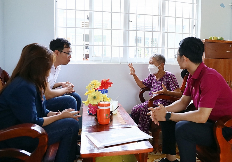 Đoàn các công đoàn trực thuộc PV GAS thăm hỏi người già neo đơn BR-VT Đoàn các công đoàn trực thuộc PV GAS thăm hỏi người già neo đơn BR-VT