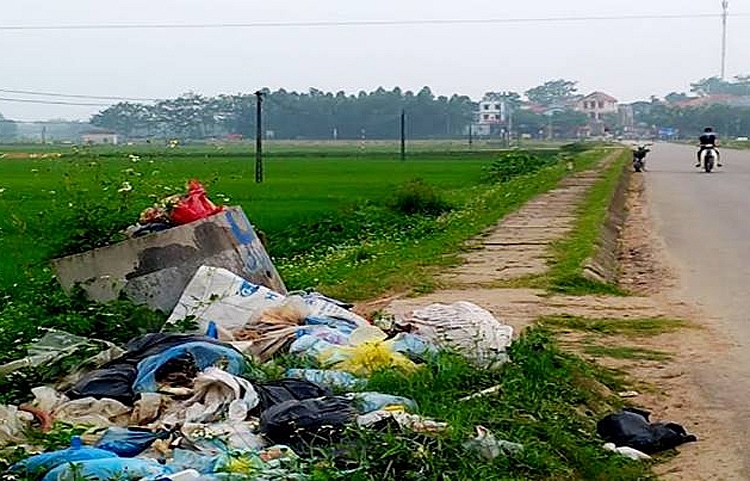 Nhiều người đặt câu hỏi, rác thải chất đầy đường thì lãnh đạo xã Cao Xá không quan tâm Nhiều người đặt câu hỏi, rác thải chất đầy đường thì lãnh đạo xã Cao Xá không quan tâm