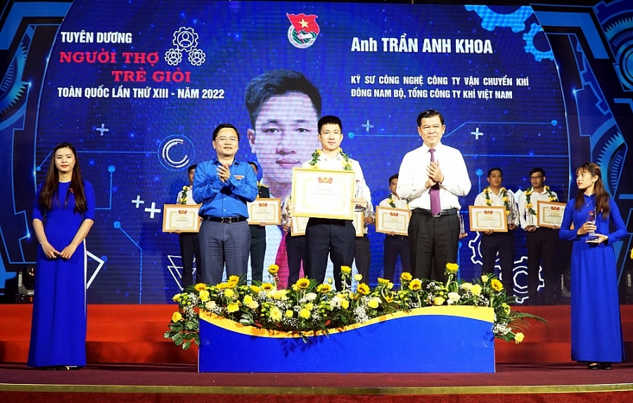 trao tặng danh hiệu “Người thợ trẻ giỏi” toàn quốc năm 2022 cho kỹ sư công nghệ Trần Anh Khoa – Đoàn PV GAS trao tặng danh hiệu “Người thợ trẻ giỏi” toàn quốc năm 2022 cho kỹ sư công nghệ Trần Anh Khoa – Đoàn PV GAS
