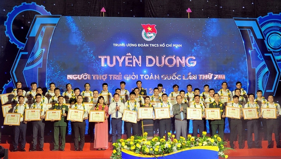 TW Đoàn Thanh niên tôn vinh 41 gương mặt “Người thợ trẻ giỏi” toàn quốc năm 2022 TW Đoàn Thanh niên tôn vinh 41 gương mặt “Người thợ trẻ giỏi” toàn quốc năm 2022