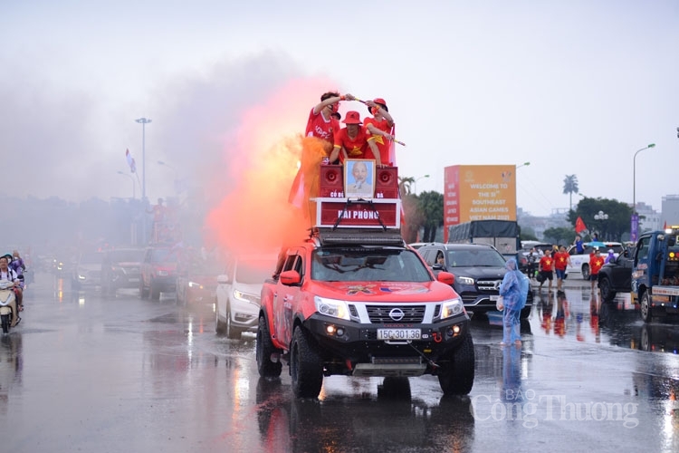 Không khí sôi động trước trận chung kết bóng đá nam Seagames