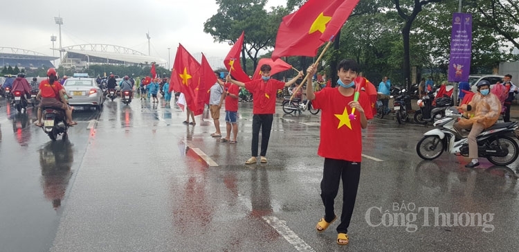 Không khí sôi động trước trận chung kết bóng đá nam Seagames