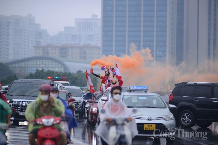 Không khí sôi động trước trận chung kết bóng đá nam Seagames