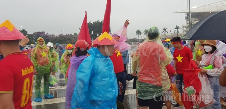 Không khí sôi động trước trận chung kết bóng đá nam Seagames