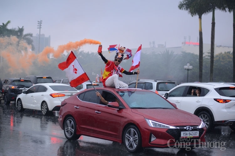 Không khí sôi động trước trận chung kết bóng đá nam Seagames
