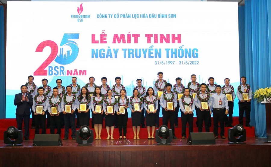 Tuyên dương 26 Người lao động BSR tiêu biểu năm 2022 Tuyên dương 26 Người lao động BSR tiêu biểu năm 2022