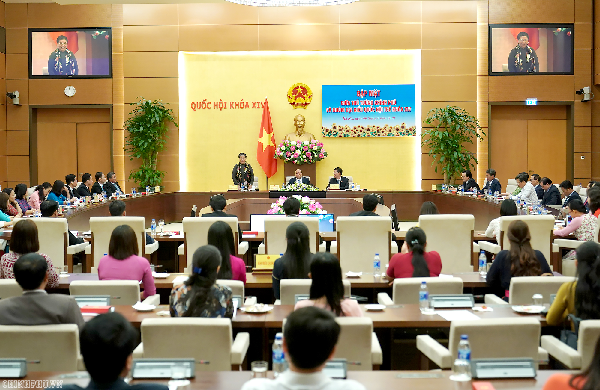 Thủ tướng: Làm gì cũng phải trách nhiệm và nhiệt huyết, nhất là lớp trẻ thu tuong lam gi cung phai trach nhiem va nhiet huyet nhat la lop tre