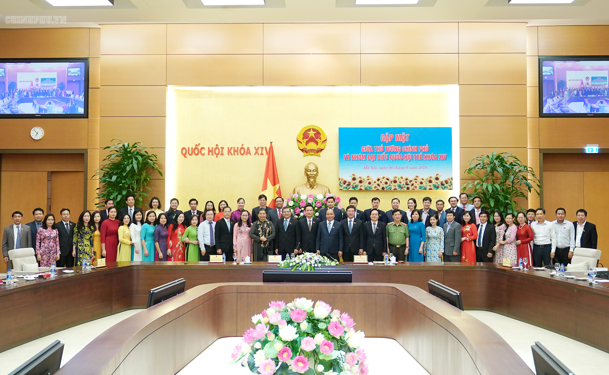 Thủ tướng: Làm gì cũng phải trách nhiệm và nhiệt huyết, nhất là lớp trẻ thu tuong lam gi cung phai trach nhiem va nhiet huyet nhat la lop tre